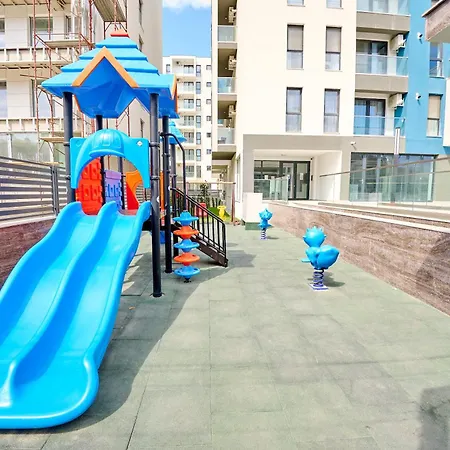 Roxys Retreat In Nord10 By Alezzi - Pool N Playground Мамая